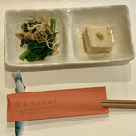 酒奏 Sinmi - 自家製胡麻豆腐とほうれん草のおひたし