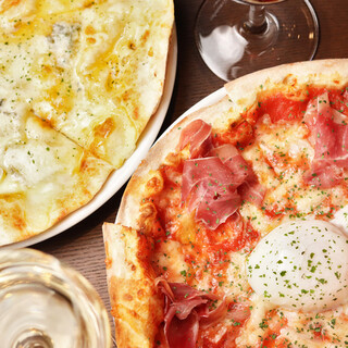 The menu includes authentic oven-baked pizza and pasta...《ALL for 500 yen! 》