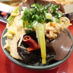 Tanya She Rouhi Nabe - 定番マーラー鍋（鴨血ほか），自家製ゴマだれ（ゴマ油入り），豚の腎臓の薄切り，羊の脳みそ，きくらげ，もやし，ライス ※ライスのせ