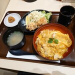 Tori San Wa - 親子丼唐揚げセット（1080円）2022年2月