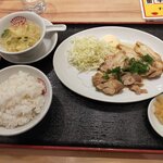 餃子食堂マルケン JR尼崎駅前店 - 先に来た鶏