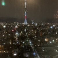 スカイツリービューレストラン 簾 - 北京五輪色にライトアップされたスカイツリー