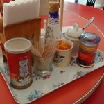 中国料理 東王 - テーブル席の卓上