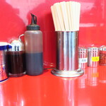 ラーメン二郎 - 卓上調味料