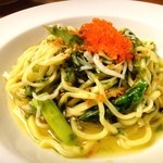 MOKICHI TRATTORIA - 青海苔と湘南しらすのペペロンチーノ。トビッコがいいアクセント。