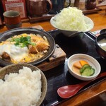 こだわりとんかつあぢま - カツ煮御膳？