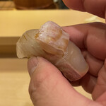 鮨駒 - 鮃三日寝かしえんがわ乗せ