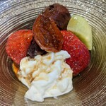 大洗料理つかさ - 自家製あんこ、里美産モッツァレラ、ドライ金柑、いちご、キウイ