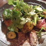 サンカイ - タイ風辛牛肉サラダ