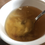 ジョリーパスタ - ランチタイムの日替わりスープ　本日はビーフコンソメの野菜スープ