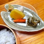 田舎料理おかりば - 香の物とご飯