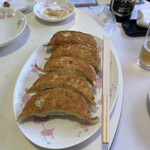登龍 - 餃子　餃子の値段の概念を覆す値段設定。丁寧なお仕事だからでしょうね。