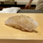 鮨 はしもと - 長崎のクエ
      透明感があり鮮度の良さが如実に感じられます！
      クエらしい淡い甘みは上品そのもの♪