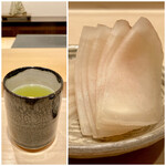 鮨 はしもと - ガリはスッキリとした甘みとしっかりとした辛味が折り重なり口直しにとても良いです♪
      
      お茶も美味しい！