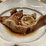 鮨 はしもと - 子持ち槍烏賊
      うわぁ〜なんて美味しいのでしょう！
      卵は柔らかく、槍烏賊にとても味が染みています。
      この煮汁をご飯に掛けて食べたいです♪