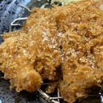 ロースカツ定食 修 - 先ずは塩を振りかけて・・
