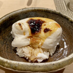 鮨 はしもと - 虎河豚白子めし
      お弟子さんが炭火で炙った白子がとってもクリーミー！
      酢飯とよく混ぜていただくと、シャリの酸味がまことに白子の美味しさを際立てています♪