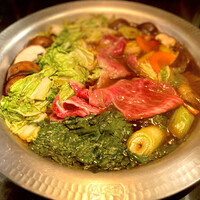 肉一凛宮 - ③希少な石垣牛A5すき焼きを凛宮特製割下で
                　国産野菜をたっぷりと