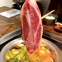 肉一凛宮 - ③希少な石垣牛A5すき焼きを凛宮特製割下で
                　国産野菜をたっぷりと