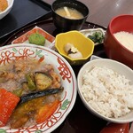 とろ麦 - 料理写真:鶏の塩麹唐揚げ京とろ付き