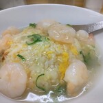 神楽坂飯店 - 海老かけ炒飯のアップ