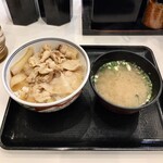 Yoshinoya - 豚丼小盛371円、味噌汁74円