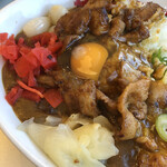 神戸スタミナカレー - 残り半分には生卵を乗せて