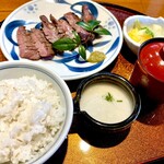 山風木 - 料理写真:お昼のサービス牛タンランチ　1683円。