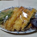 魚 お惣菜 たかや - 天ぷら盛り合わせ