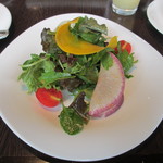 カフェ カリフォルニア - 産地直送野菜も取り入れた新鮮リーフサラダ 人参ドレッシング