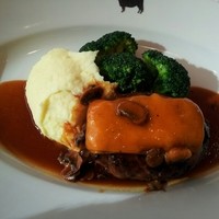 37 Steakhouse & Bar - ハンバーグステーキ☆チェダーチーズのせ♪
