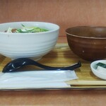 小さな食堂 ヒロ - カツ丼 (税込)500円 正面から (2022.02.22)