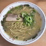 白龍ラーメン - 『え？』って感激の『え』　チャーシューとネギ