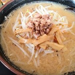 ラーメン丸徳 - 札幌味噌ラーメン風で美味い。