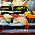 Sushi Chou - にぎり(1.5人前) 1800円、サラダとお椀が付き、お椀のおかわりが無料になります