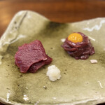 柚木元 - 鹿心臓ユッケ・鹿ロース