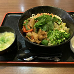 168878359 - ミーフン　豚バラ唐辛子炒め定食　スープ　小鉢　デザート付き