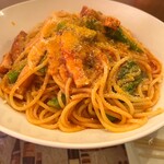 お食事とワイン プリメスタ - ベーコンと菜の花のトマトソーススパゲッティ