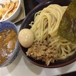 舎鈴 - 前日受付の後、遅めの昼めし。
            
            フードコートにしてはしっかり作ってて、麺もタレもそれなりに美味いが、突き抜け感が無し。
            
            まぁヨシっと。