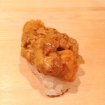 すし 豊倉 - ウニは軍艦にしないから
      海苔に邪魔されないね
      (￣▽￣)
      甘くて口中がウニウニ！
      ☆*:.｡. o(≧▽≦)o .｡.:*☆