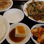 聚楽 - ニラレバ定食