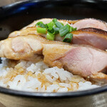 鶏モモチャーシュー丼