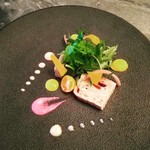 スープとカレー ボンジョルネ - ●前菜
      豚とクランベリーのパテのサラダ