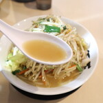 Tammen Gyouza Sakaba Issei - 野菜タンメンのスープ