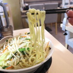 タンメン餃子酒場 一正 - 野菜タンメンの麺