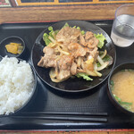 Yoriipakingueriakudarisunakkukona - スタミナ焼肉定食（大盛）850円