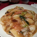 五修堂 - 五目あんかけ焼きそば（６８０円）。