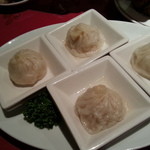 五修堂 - ショウロンポウ（３８０円）。