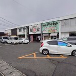 Raxa Men Mensaika - 店舗外観と駐車場