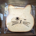 ねこねこ食パン - 最初は焼印かと思ったら印刷でした草